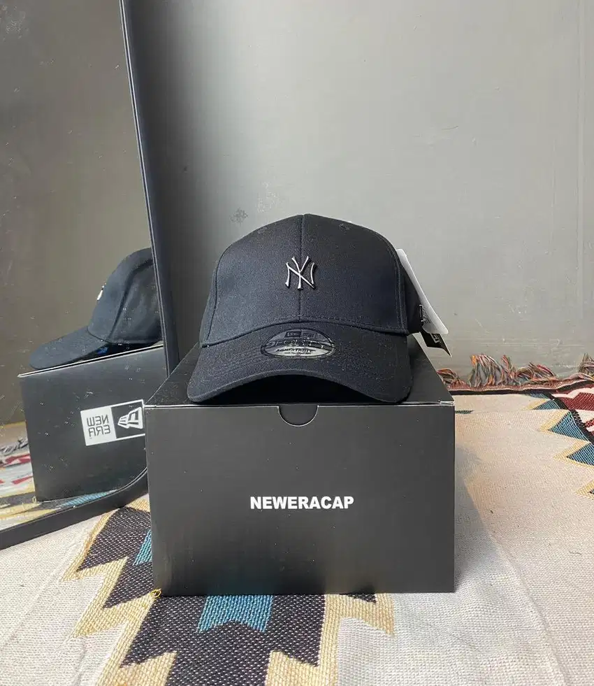 Topi Baseball MLB New Era Logo NY Metal Minifont Hitam Silver