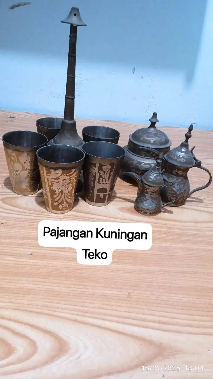 Pajangan Kuningan Teko