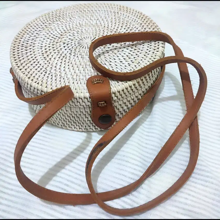 Tas selempang wanita rotan