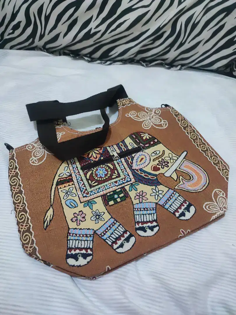 Tas selempang jinjing wanita