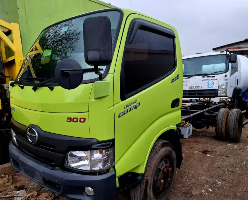 Hino Dutro 136HD 2023 Casis kabin Ex Truk Fullors BioSolar/Colt Diesel