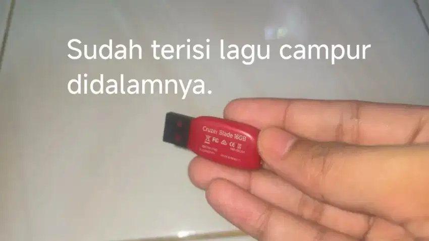 Dijual flashdisk Sandisk 16 GB sudah terisi lagu