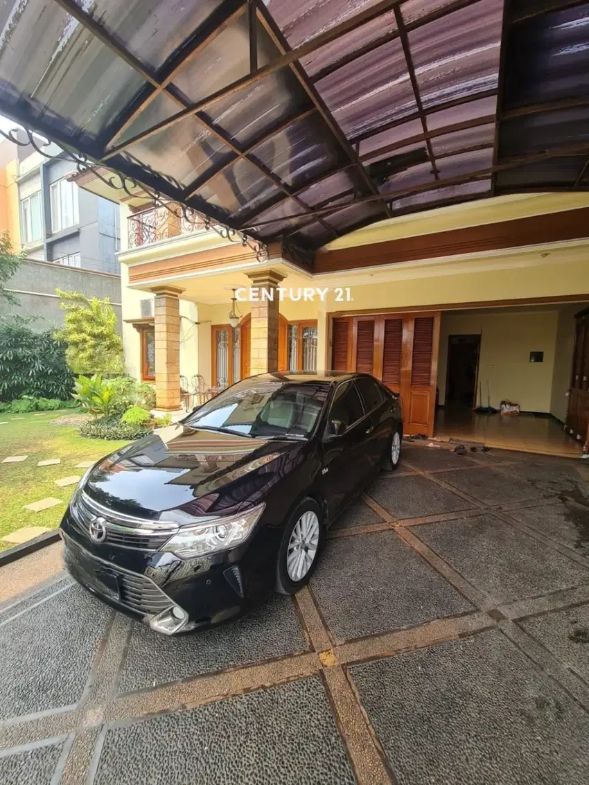 Rumah Mewah Dengan Kolam Renang Di Daerah Veteran Bintaro