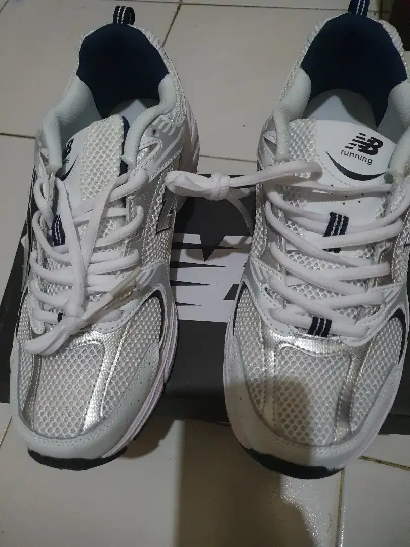 New Balance 530 White Silver Navy