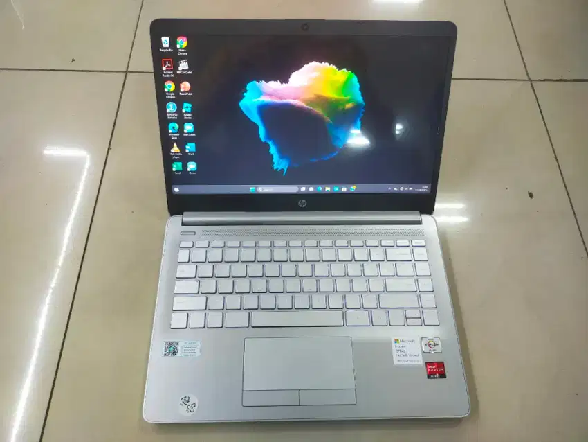 Dijual laptop Hp 14s mulus kayak baru Keybod nyala  8GB DDR4 SSD 512GB