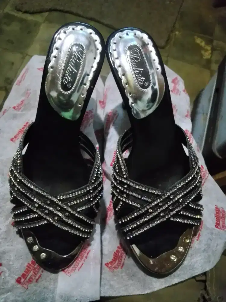 Sendal wanita Paulista