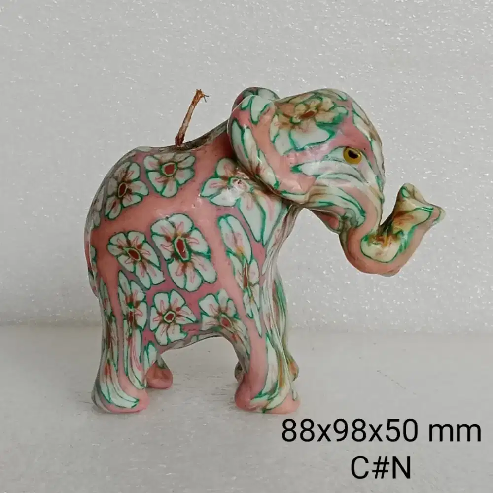 Pajangan patung lilin bentuk gajah