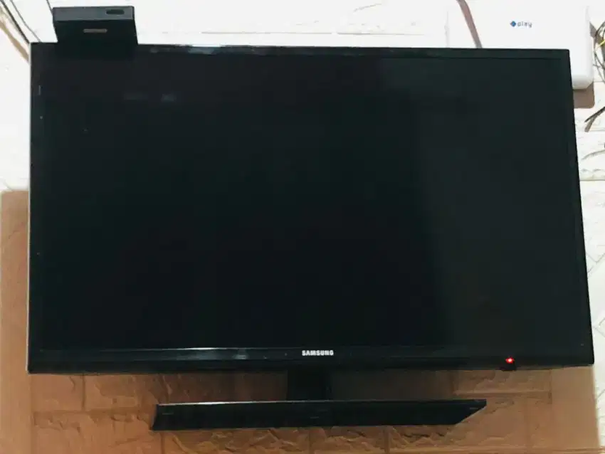 DI JUAL CEPET TV LED SAMSUNG 32 inchi ( belum smart tv ) free modem