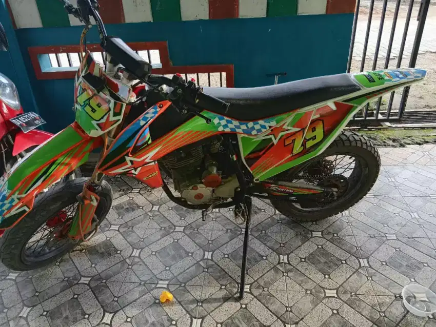 Scorvio 225 cc trael super moto