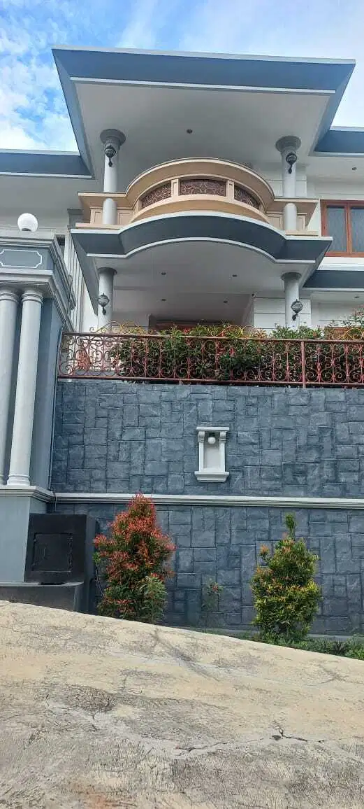 Jual Rumah Mewah 2 Lantai Bagus di Setra Duta Bandung Jawa Barat