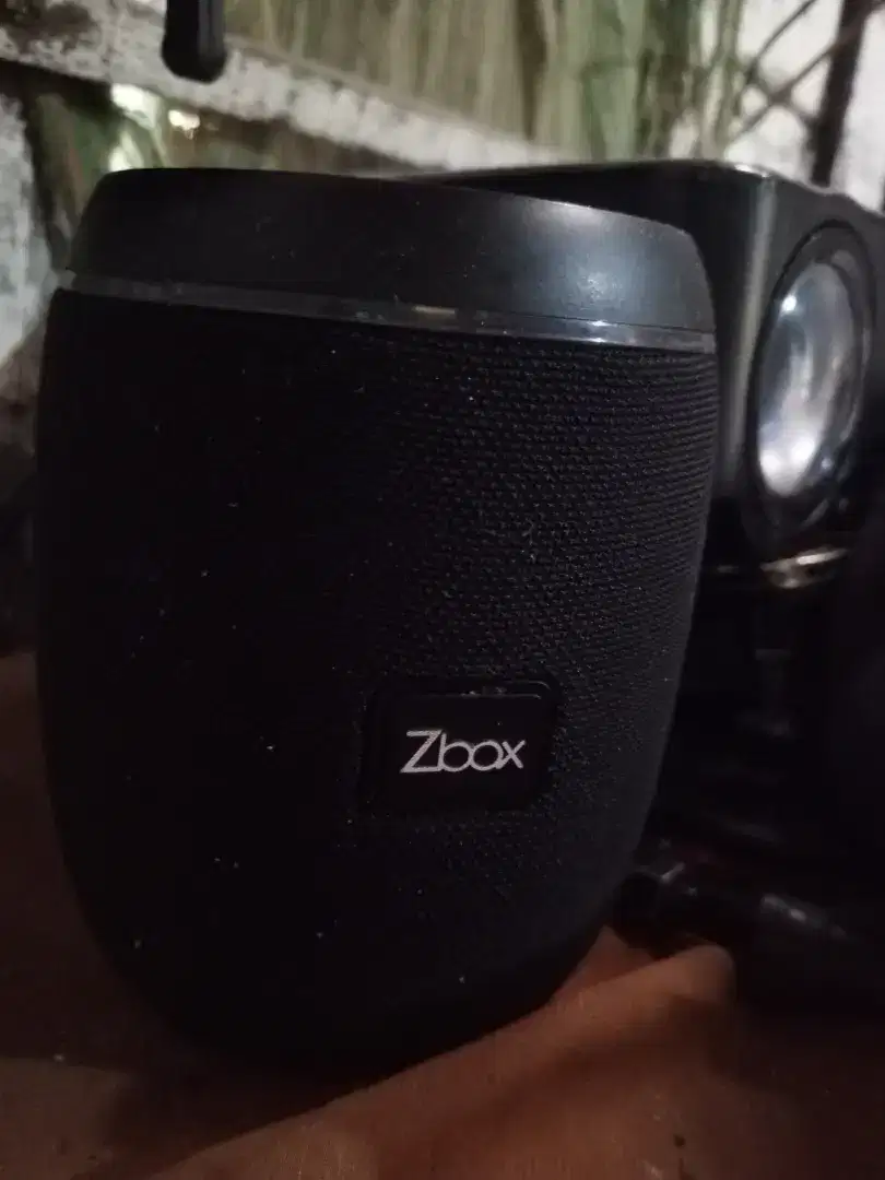 Speaker blotot zbox