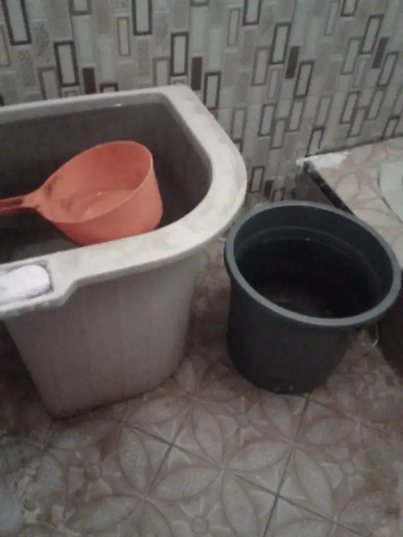 Di jual bak kamar mandi dan ember