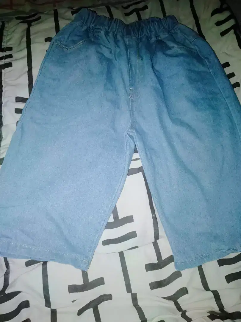 Di jual.take all celana jeans,pdl,kaos2,kemeja2 good condition semua