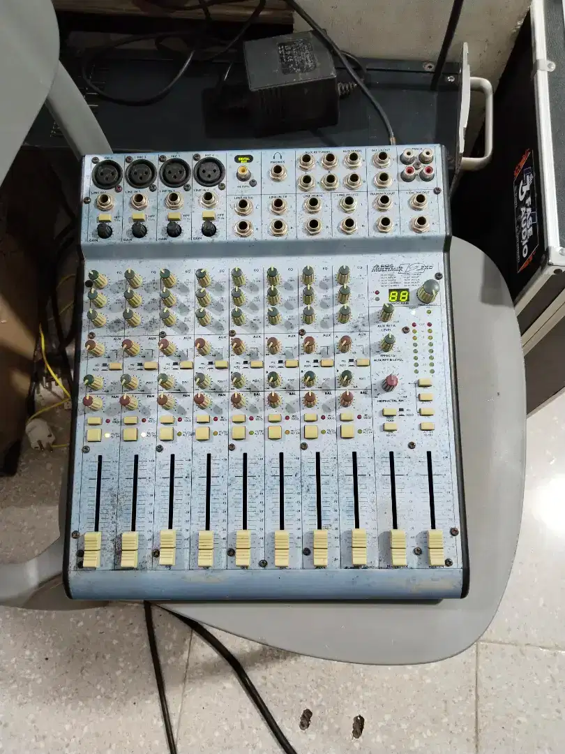 Mixer alesis multimix12