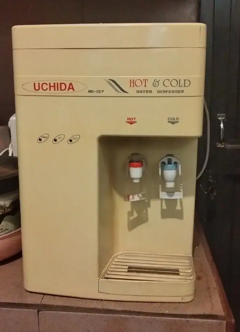 Dispenser UCHIDA  hot and cold