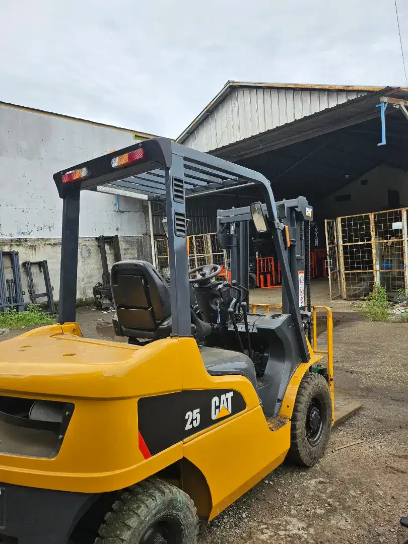 Forklift 2,5 ton caterpilar