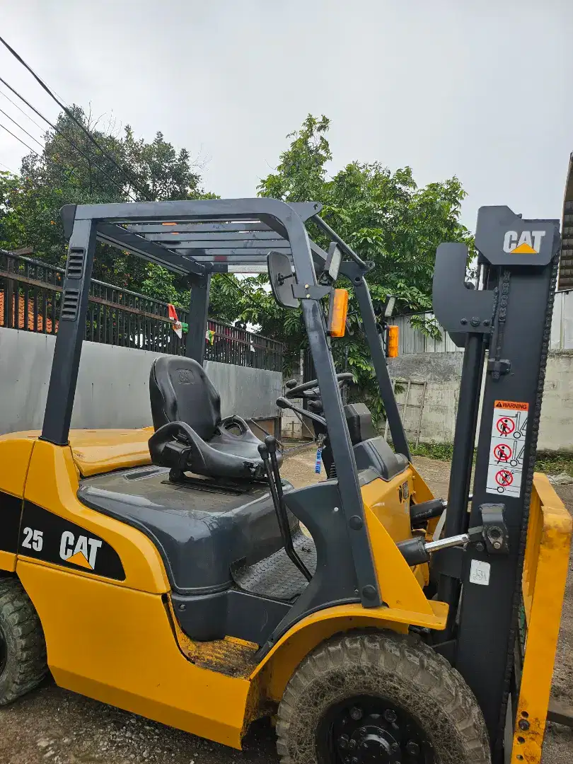 Forklift 2,5 ton caterpilar