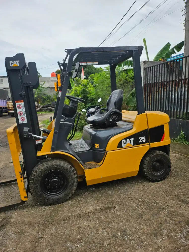 Forklift 2,5 ton caterpilar