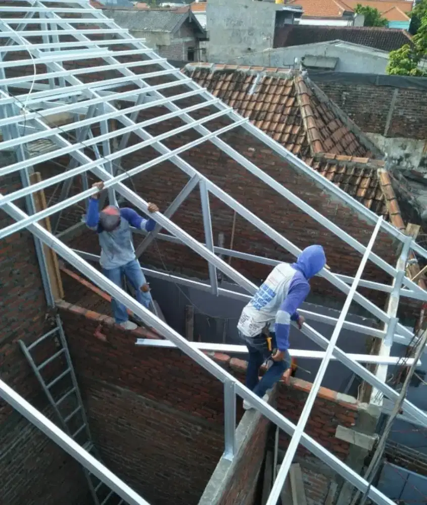 Rangka baja ringan untuk atap rumah dan gudang