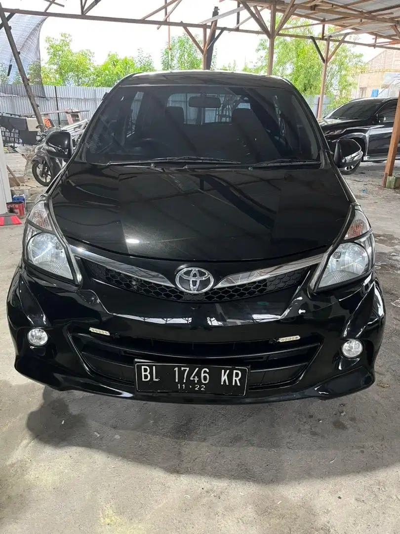 Avanza veloz 2013 hitam