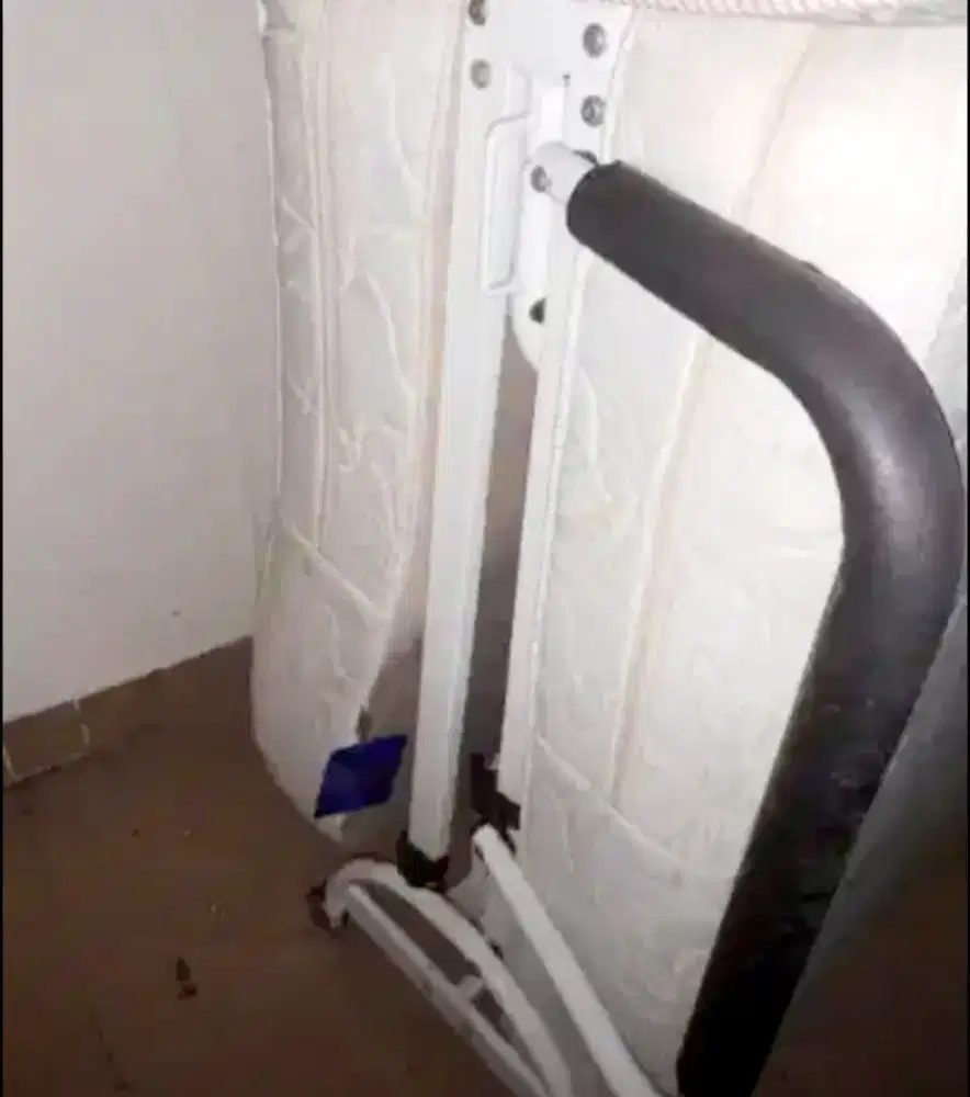 Ranjang lipat  ( folding bed )