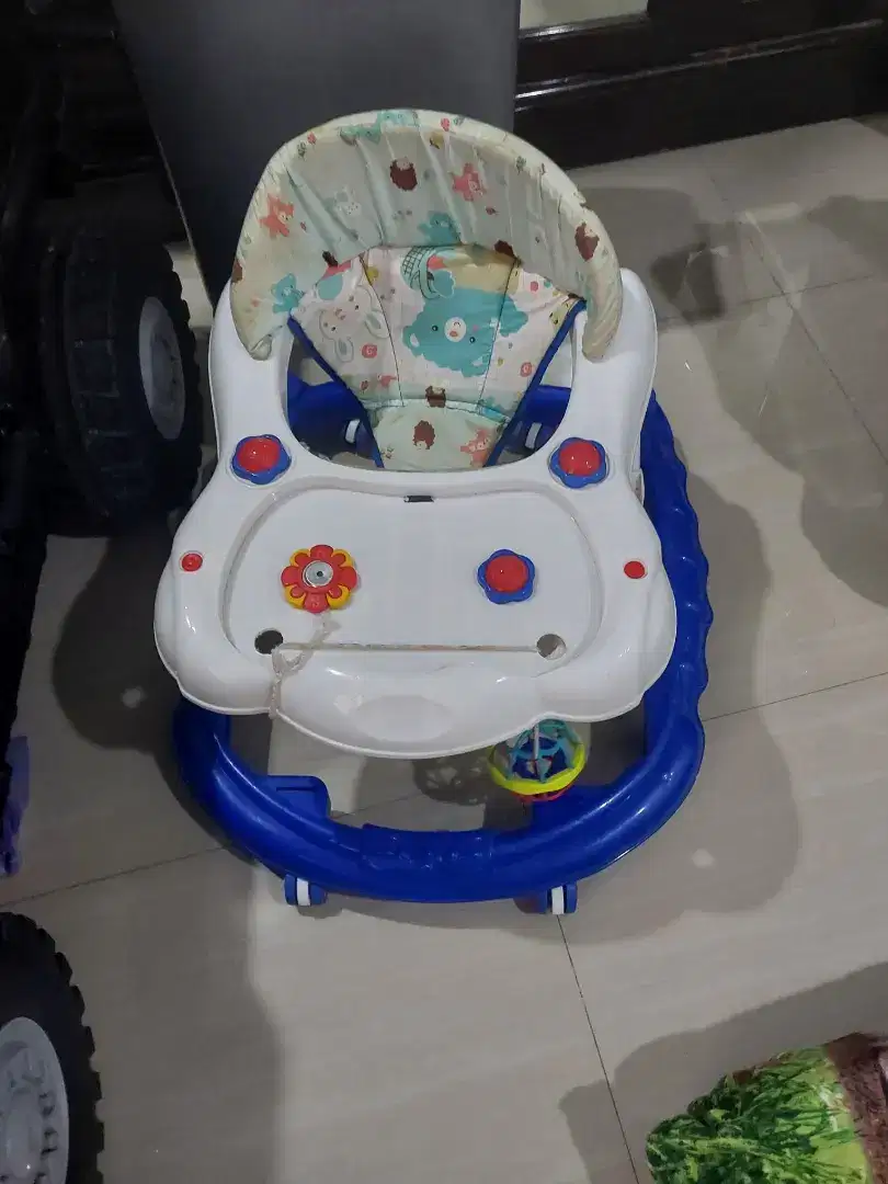 Babywalker bekas pakai anak untuk dorongan ada dilepas saja