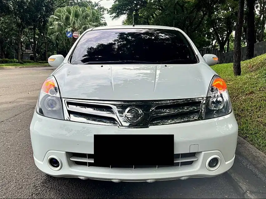 Nissan Grand Livina 1.8 Ultimate 2011