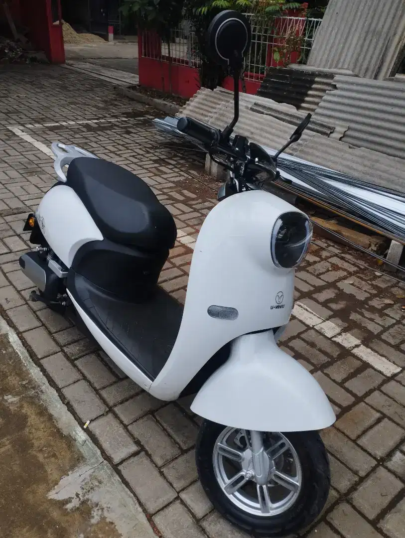 U-Winfly Sepeda Motor Golden Turtle 2 White preloved istimewa