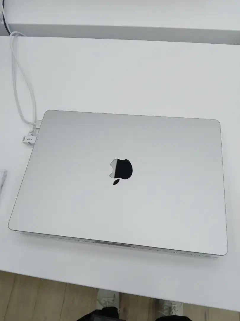 Kredit MacBook Pro 14 Inci