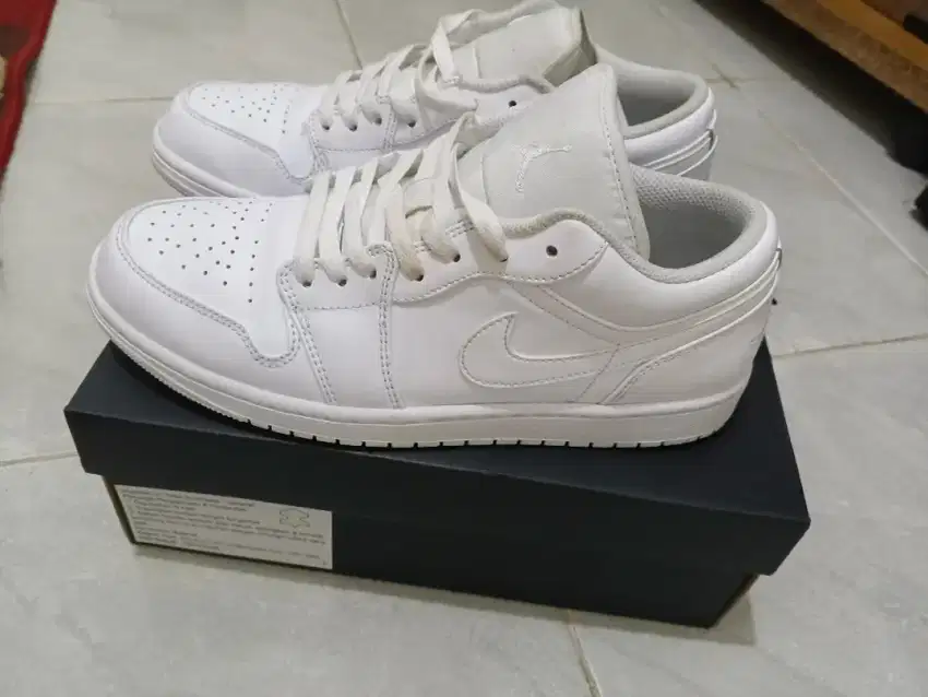 AIR JORDAN 1 LOW TRIPLE WHITE