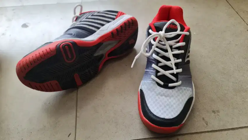 Sepatu tenis Price