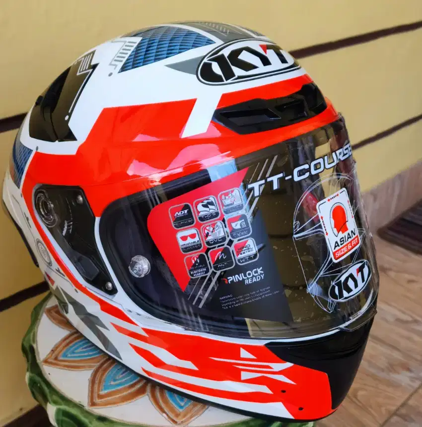 Helm KYT TT Course