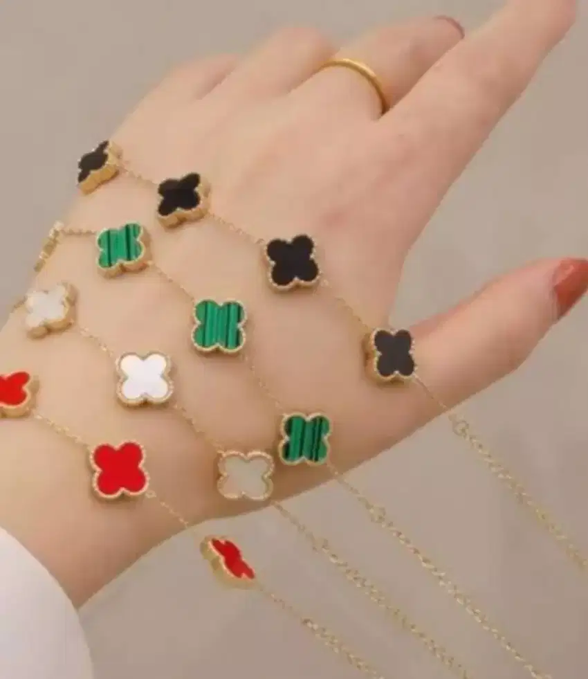 Gelang Clover 2 Sisi