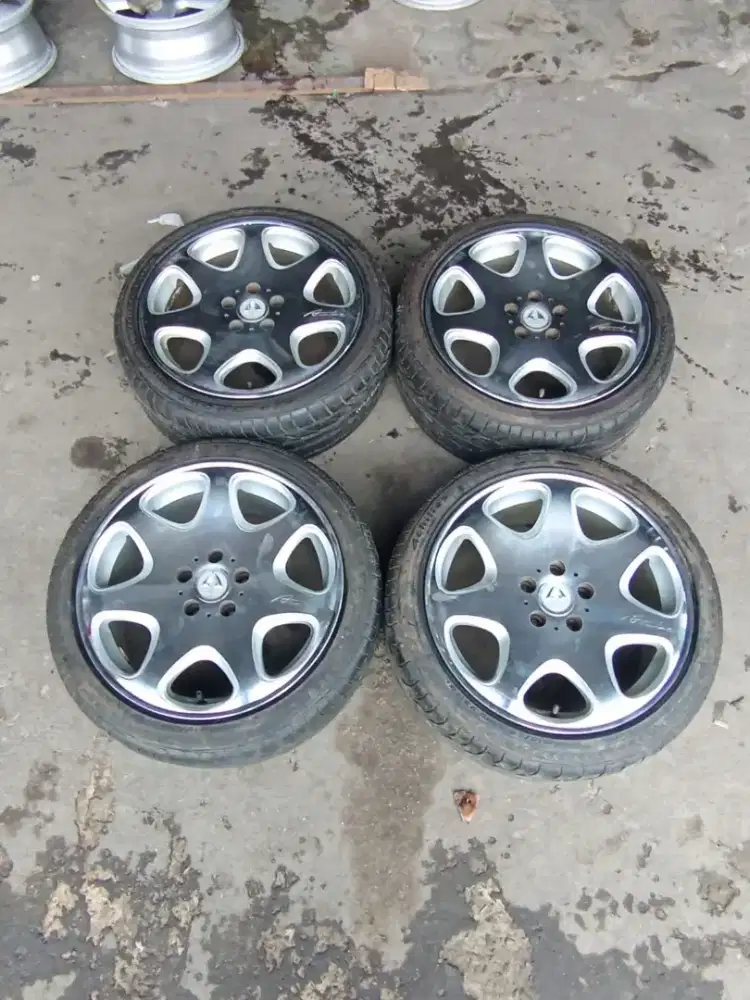 Velg avenias r18 5x114 lbr8 et45 sepaket ban
