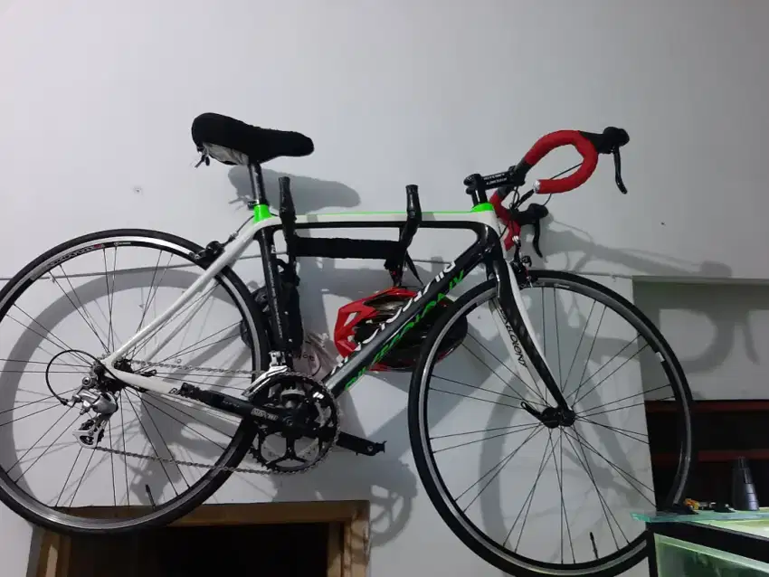 Road bike bike coloni carbon ( 1produksi bianchi) ,kond 90%,very light