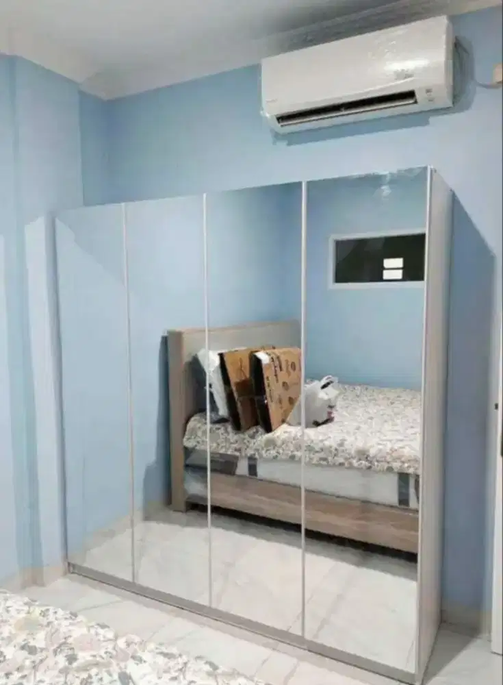 Lemari pakaian 4 pintu full kaca cermin