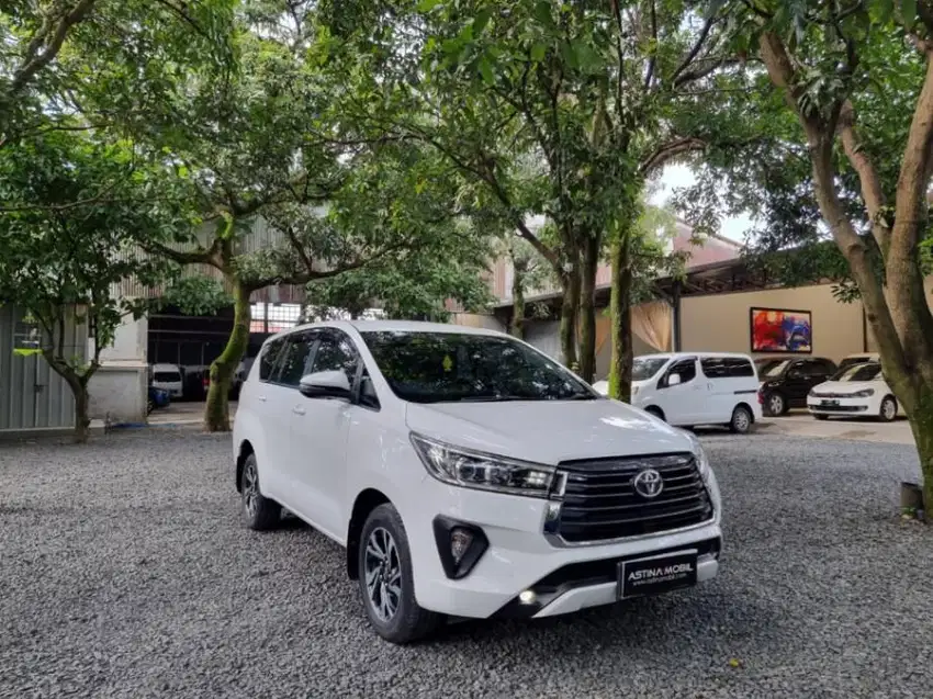 Toyota Kijang Innova 2.4 V AT Matic Reborn 2022 Putih Diesel Solar