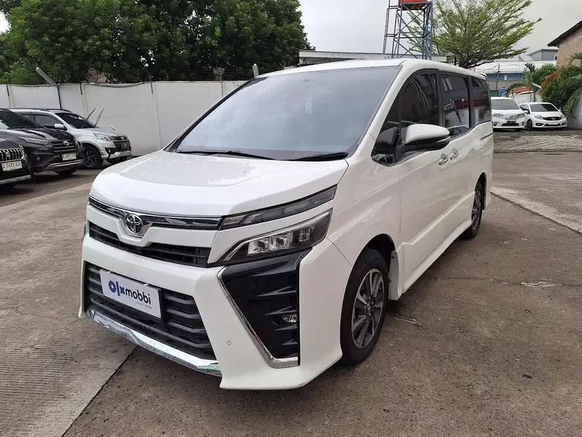 Pajak Panjang - Toyota Voxy 2.0 Bensin-AT 2018