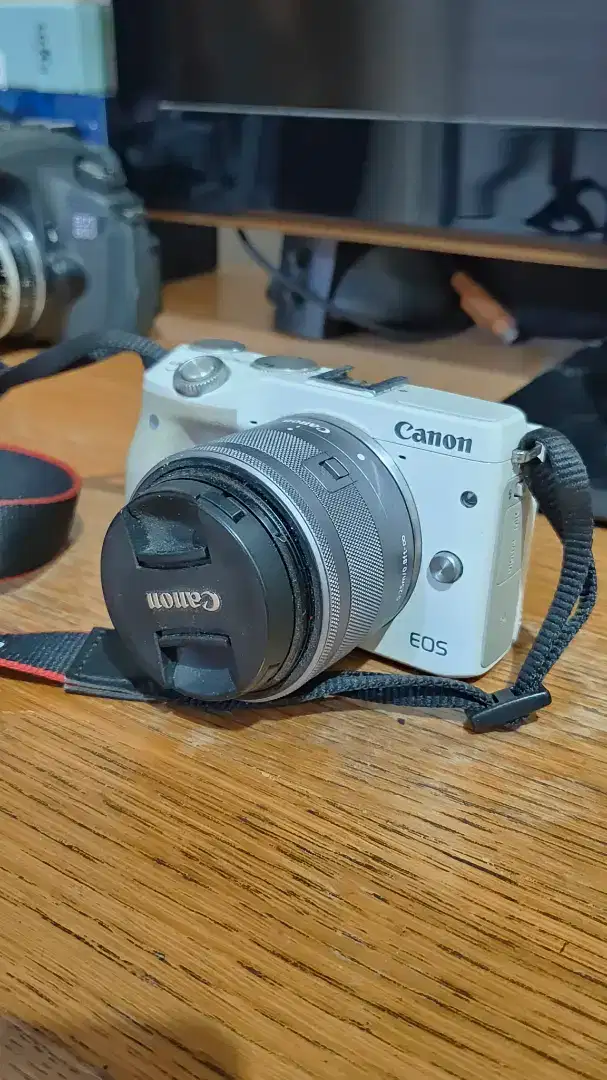 Kamera mirrorless Canon M3 (kondisi mantap, komplit)