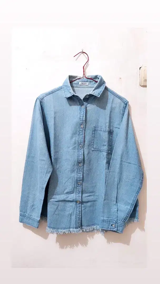 Kemeja Denim Lengan Panjang Wanita