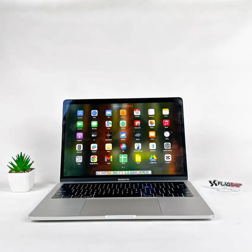 MacBook Pro 2019 13 inch 8/256GB