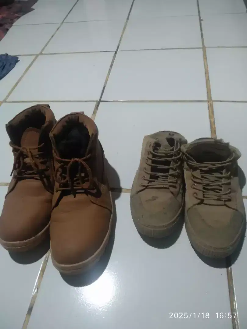 Beli satu dapat dua sepatu