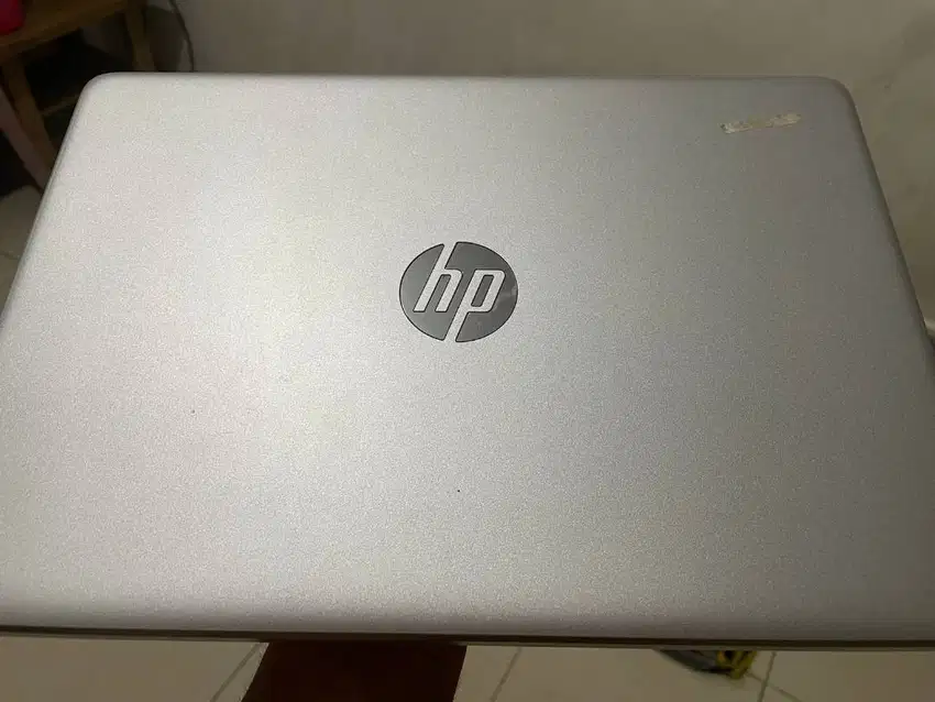 Laptop Merk HP Model 14s-dk1005AU (Warna silver)