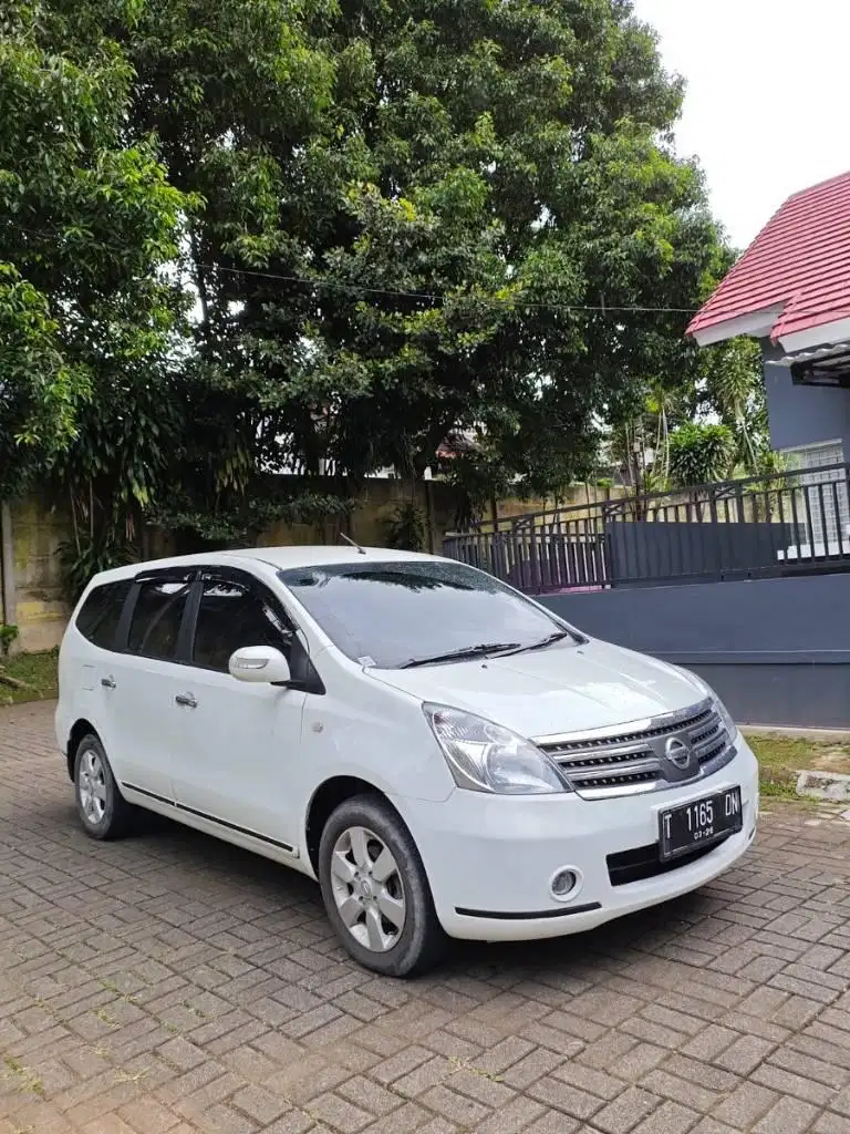 Nissan grand livina at xv ultimate 2010 metik bagus tinggal pake saja