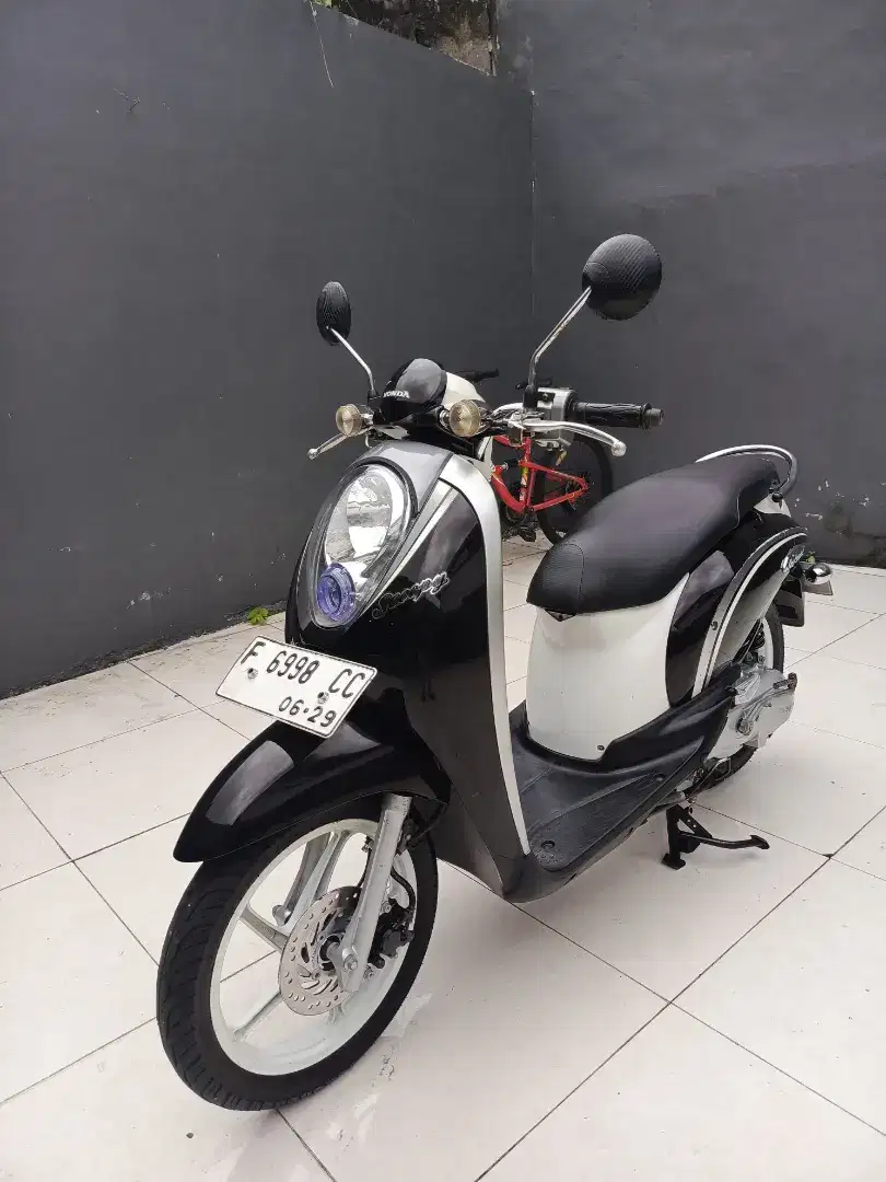 2 Honda Scoopy 2011 mulus siap pake