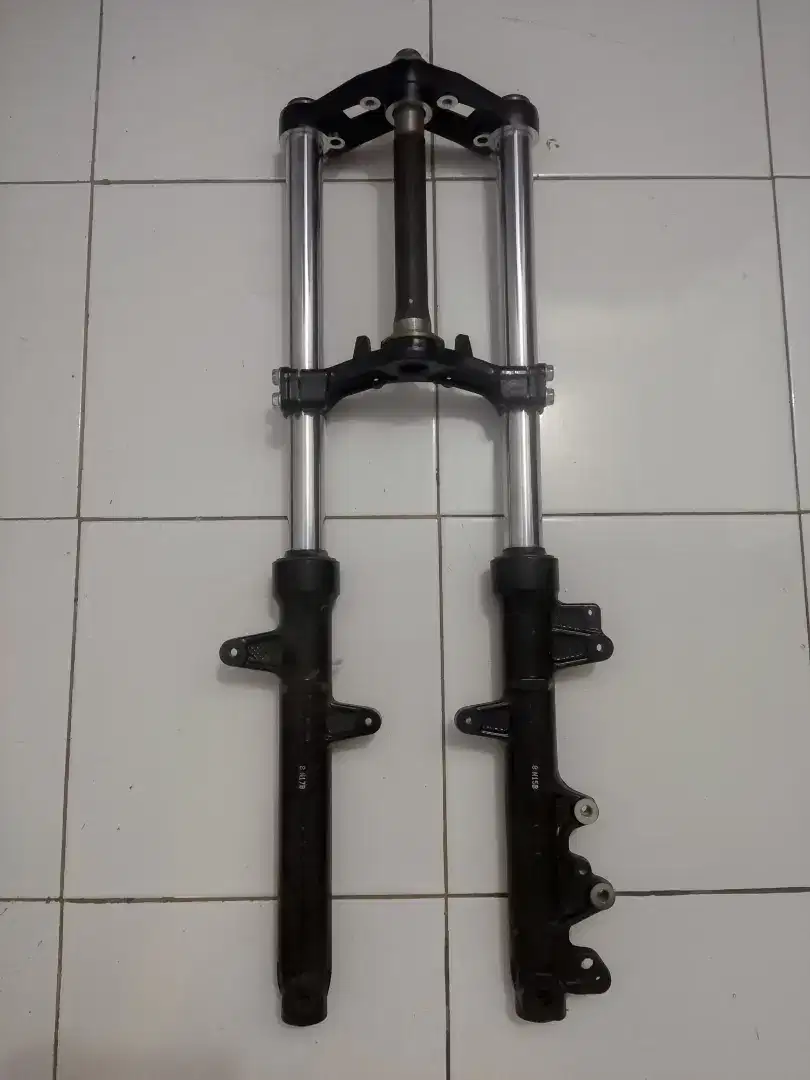 Shock depan suzuki gsx 150