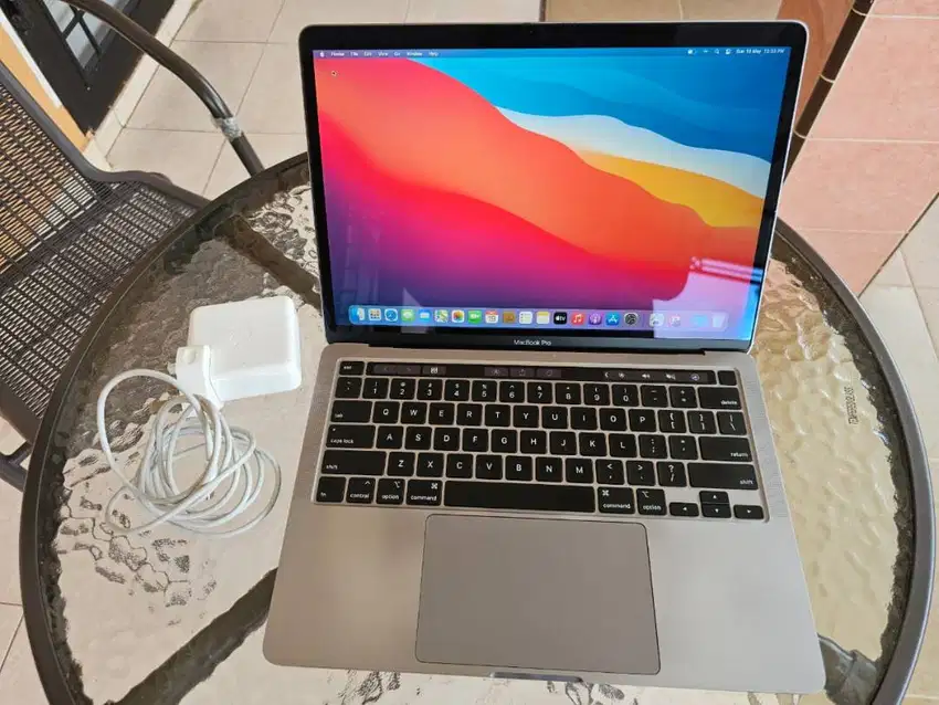 MacBook Pro 2020 Core i5 13 inc RAM 16/512 GB Mulus + Office&Casing