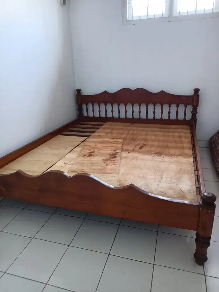 TEMPAT TIDUR JATI KUNO