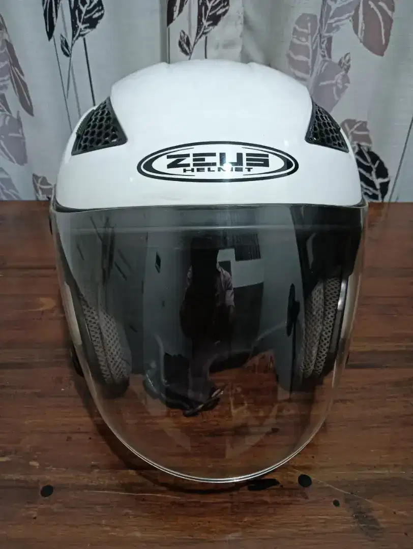 Helm Zeus Uk. L Putih 610