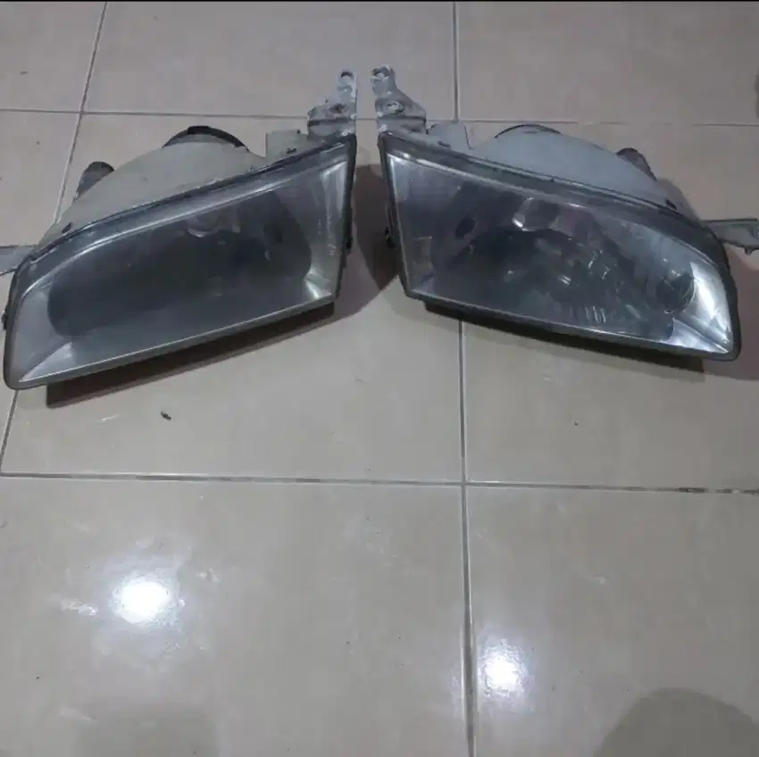 Sepasang headlamp all new corolla 2000 ae112 koito bekas